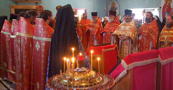 Priests with Metropolitan Hilarion